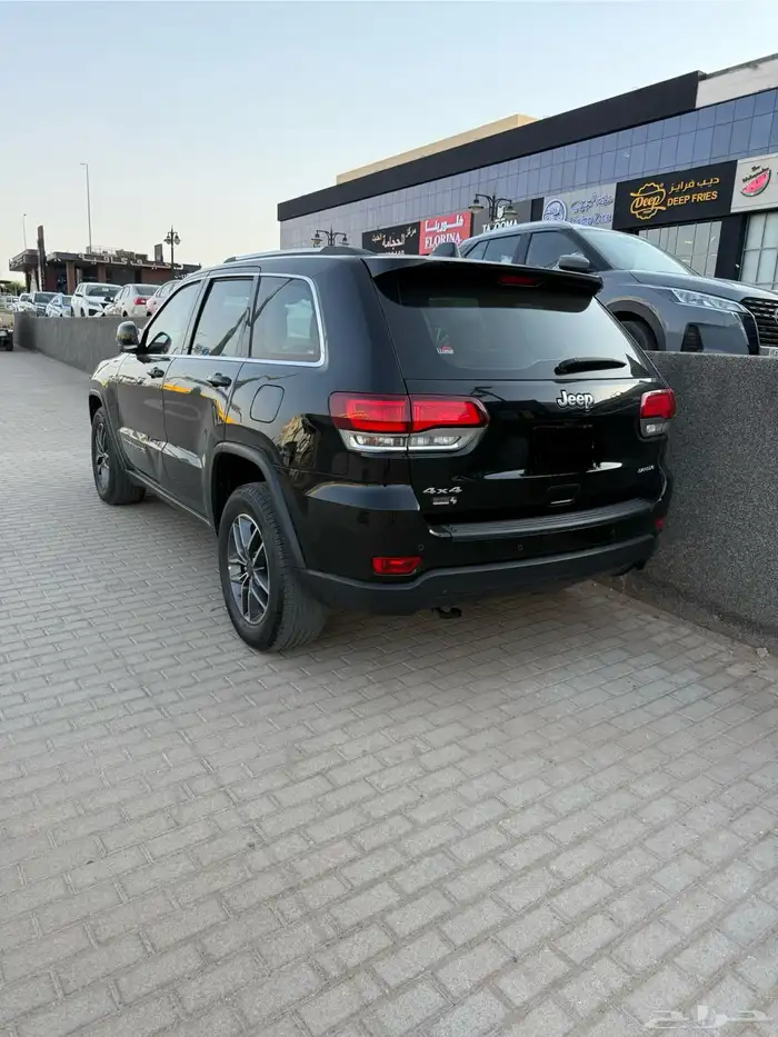 جيب جراند شروكي 2020 لون ملكي أسود لامع نظيف 1