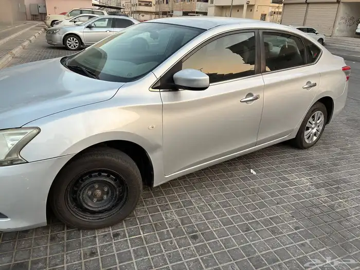 سيارة نيسان سنترا 1