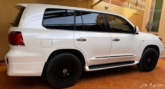 جيب لكزس سعودي فل كامل LX570 2011 8
