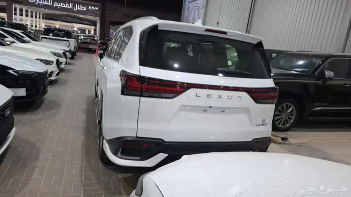 لكزس اف سبورت 2025 ابيض سعودي 4