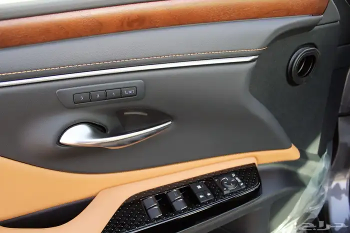 لكزس - ES300 HH هايبرد - 2025 - فل كامل - خليجي 19