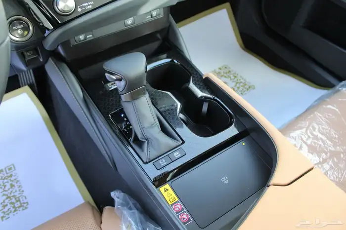 لكزس - ES300 HH هايبرد - 2025 - فل كامل - خليجي 17