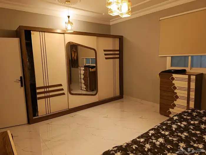غرفة نوم بحاله ممتازه شبه جديده ومجلس عربي ومساند 3