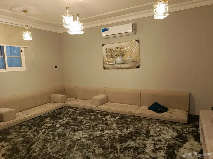 غرفة نوم بحاله ممتازه شبه جديده ومجلس عربي ومساند 11