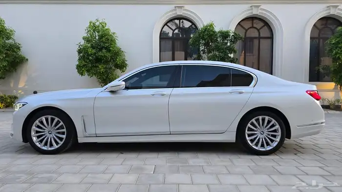 بي ام دبليو 2021 فئة 730 الناغي 8