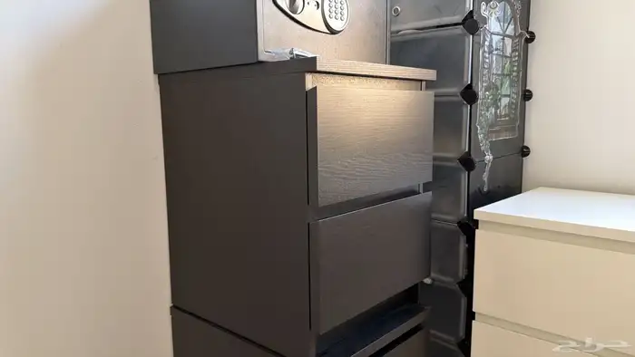 الأبيض  عدد 1  250 ريال الأسود  عدد6  500 ريال 2