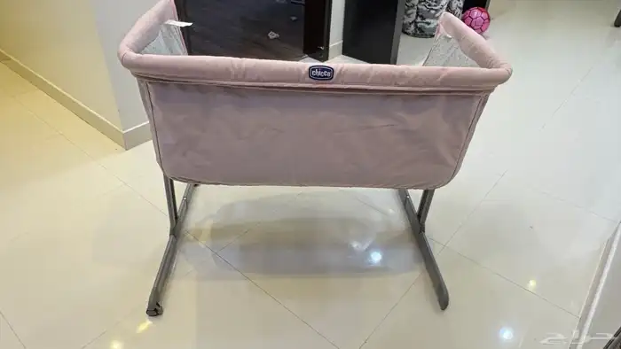 سرير أطفال و عربة 1