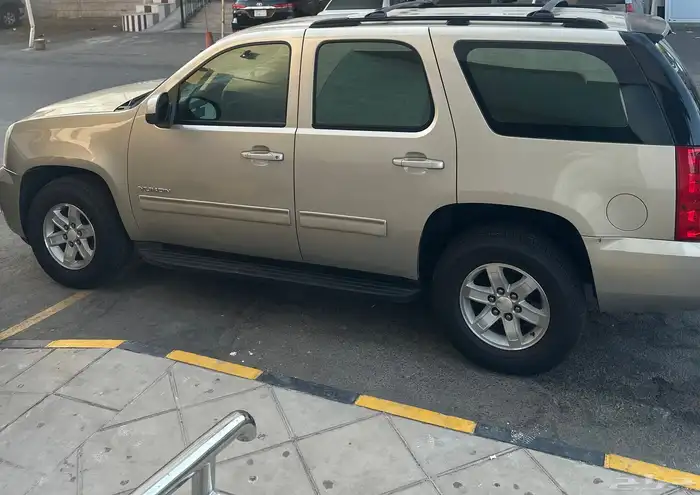 GMC يوكن 2011 ممشى 200 الف 2