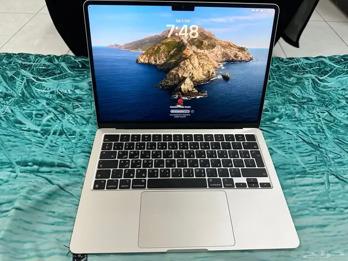 ماك بوك Air M2 شبه جديد مع كامل مع كامل أغراضه للبيع 0