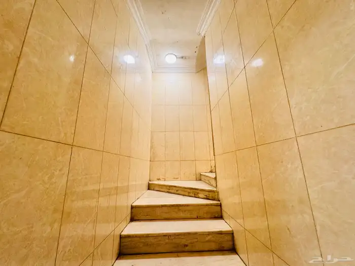 للبيع عماره فى الدمام تجارية عوايل دخل 9 فى الميه 11