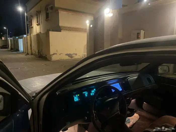 فورد قراند ماركيز 1996 ابيض 3