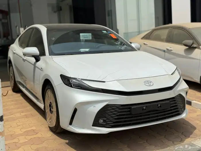 تويوتا كامري ال اي هايبرد 2025 1