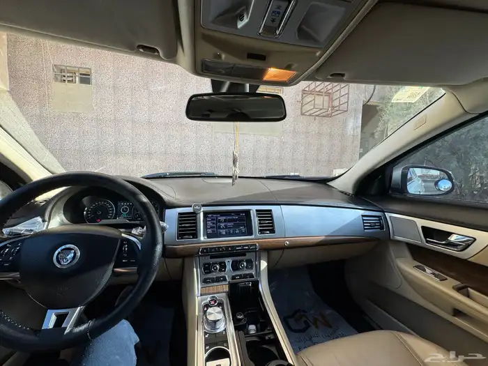 Jaguar XF-2012 4