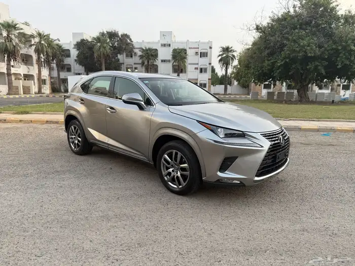 لكزس NX300 2019 1