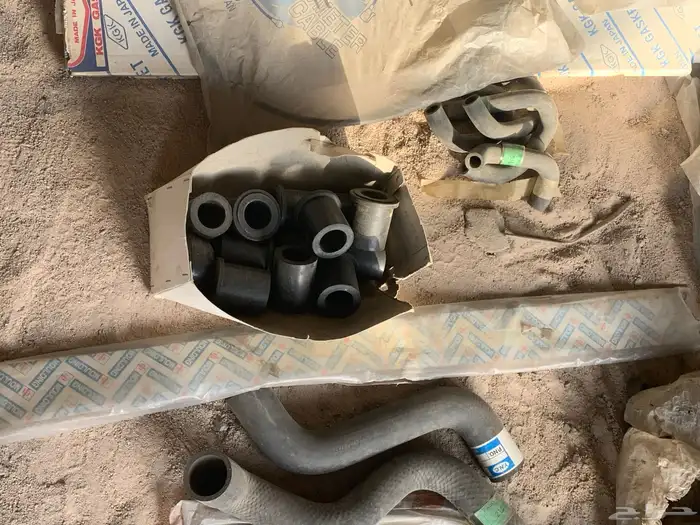 قطع غيار نيسان ددسن 200L 82-83-84 8