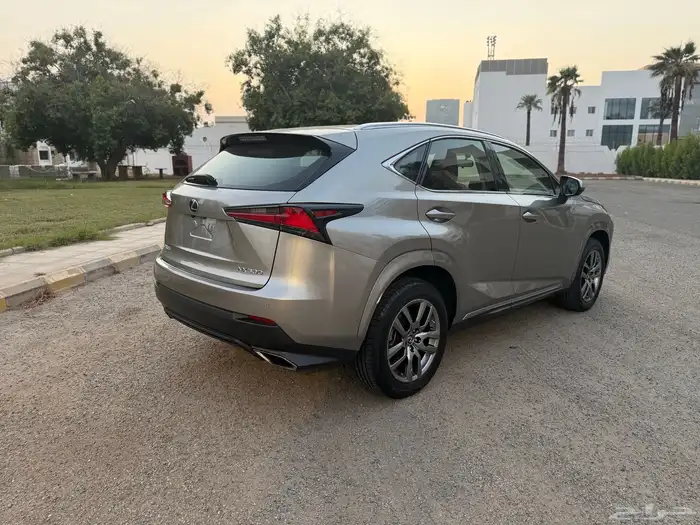 لكزس NX300 2019 3