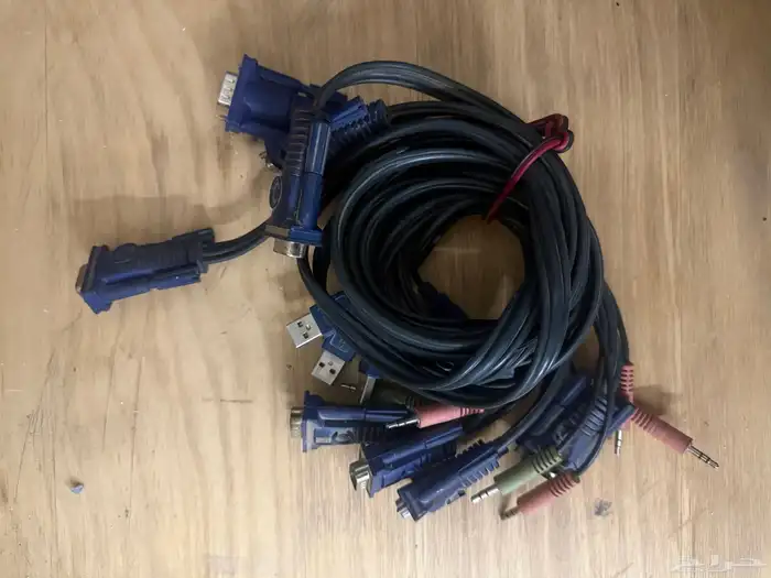 سويتش KYM للتبديل بين 4 اجهزة حاسب الي 4