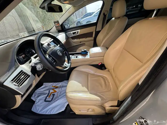 Jaguar XF-2012 17