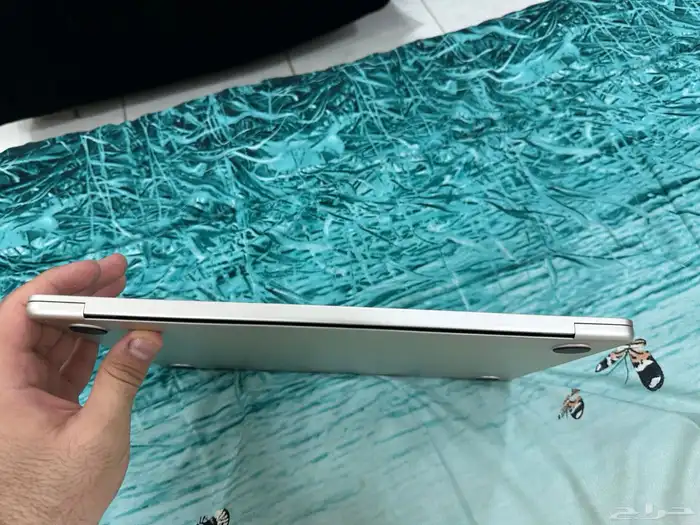 ماك بوك Air M2 شبه جديد مع كامل مع كامل أغراضه للبيع 5