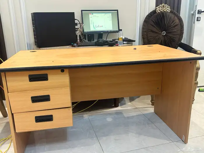 مكتب خشبي كبير 1