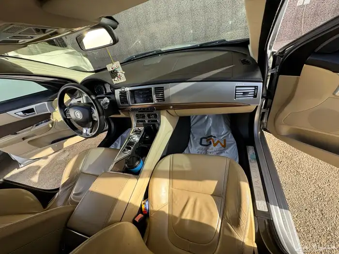 Jaguar XF-2012 32