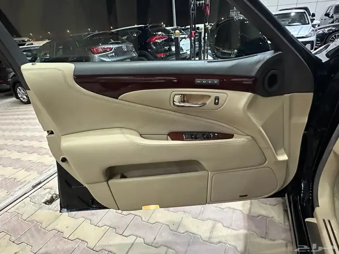 لكزس LS 460 موديل 2009 فل كامل ممشى قليل جدا 16