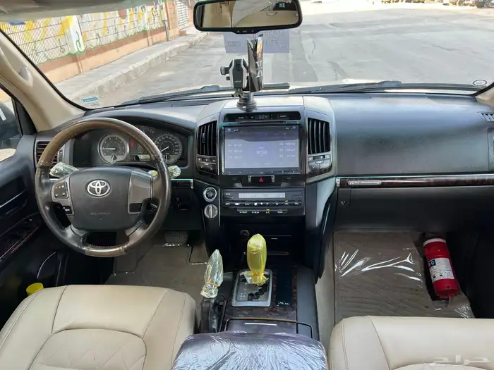 لاندكروزر GXR 2011 6V 8