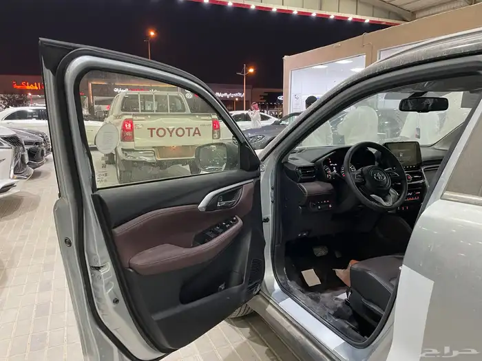 تويوتا اوربان كروز 2025GLXفل كامل سعودي(بنزين)1.5L 7