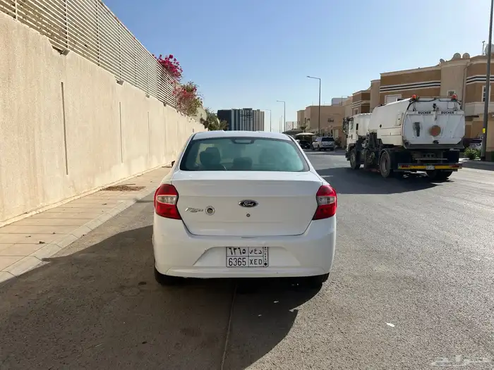 فورد فيجو لون ابيض 2018 1
