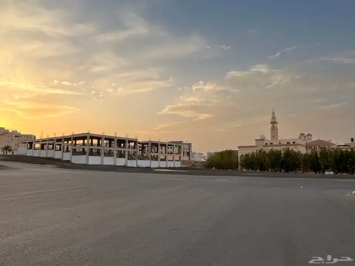 مبنى تجاري على اربع واجهات 0