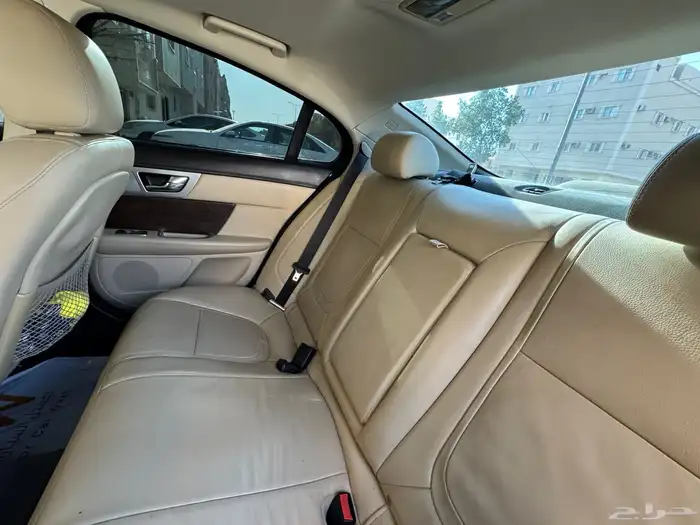 Jaguar XF-2012 13