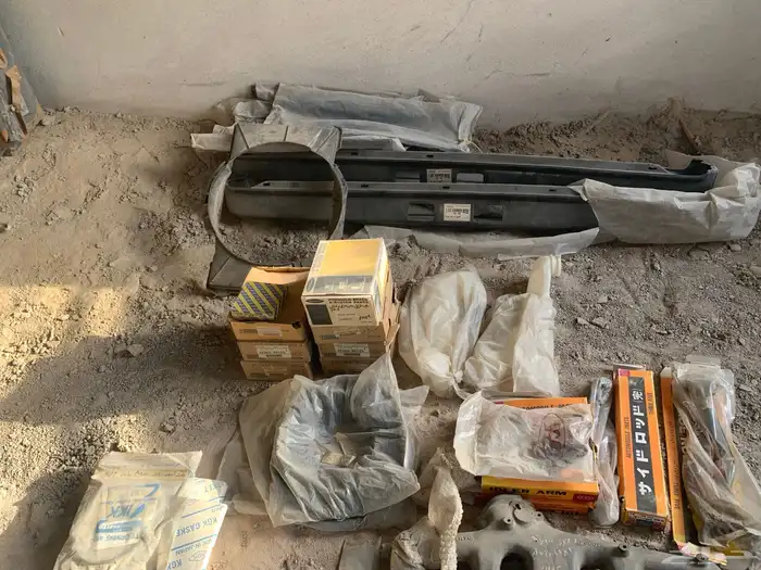 قطع غيار نيسان ددسن 200L 82-83-84 4