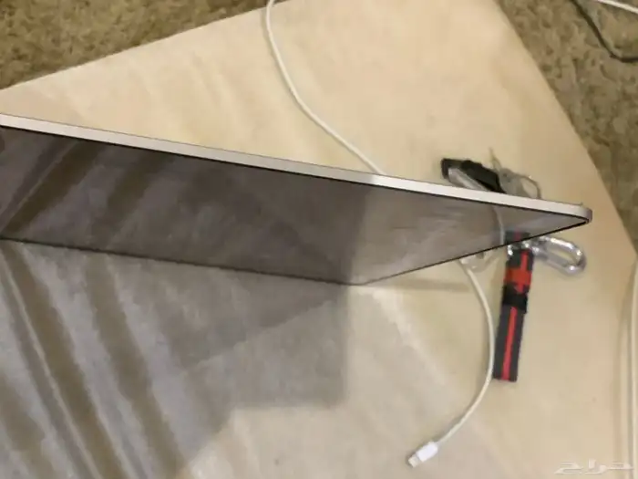 MacBook Air  ذهبي  إصدار 15.02024  ذاكره 8 5