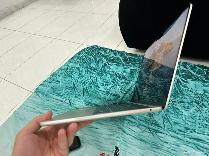ماك بوك Air M2 شبه جديد مع كامل مع كامل أغراضه للبيع 2
