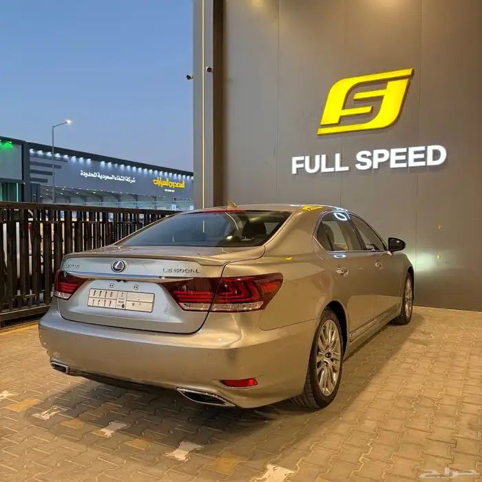 لكزس LS 600 HL موديل 2015 4