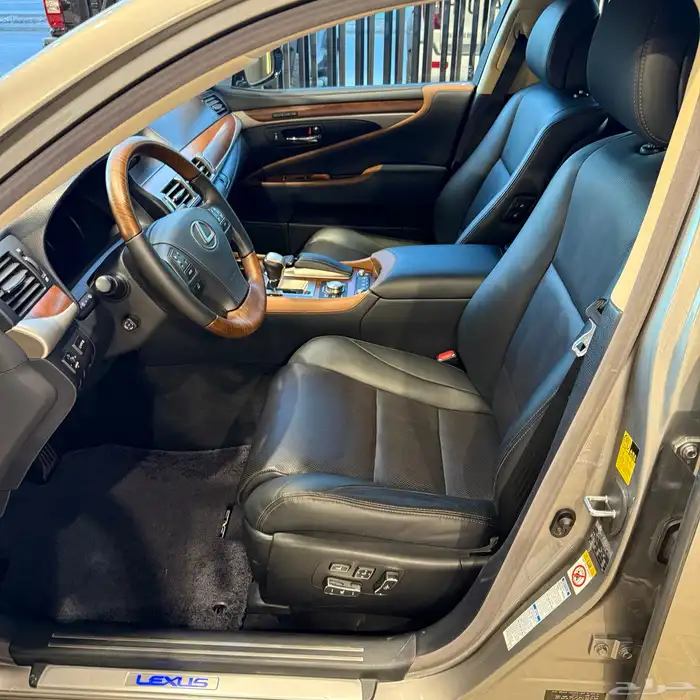 لكزس LS 600 HL موديل 2015 6
