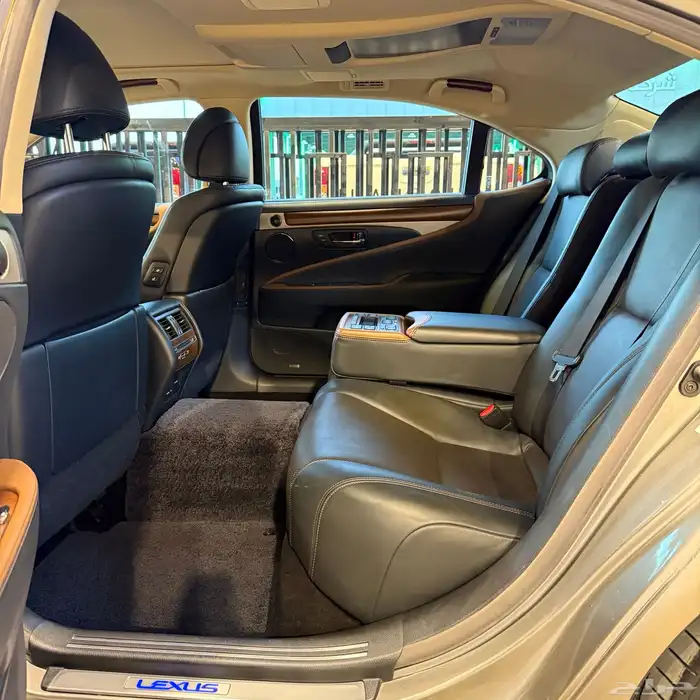 لكزس LS 600 HL موديل 2015 10
