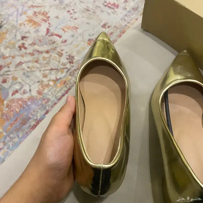 كعب نسائي مقاس 39 5