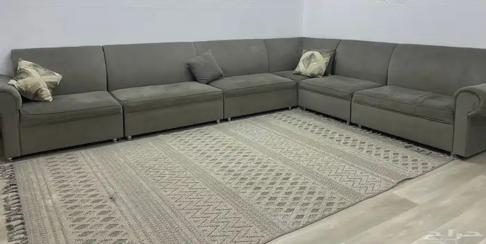 كنب مع سجاد للبيع بسبب النقل 0