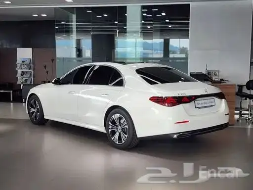 Mercedes-Benz E200 AVNTGRD 1