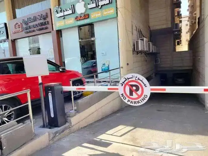 بوابة للتحكم في مرور السيارات دخول وخروج 0