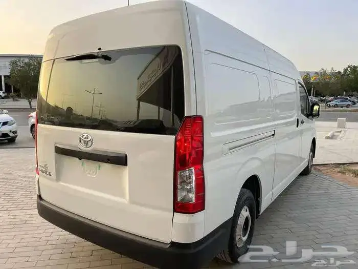تويوتا هايس بضاعه ديزل توماتيك خليجي 2025 6