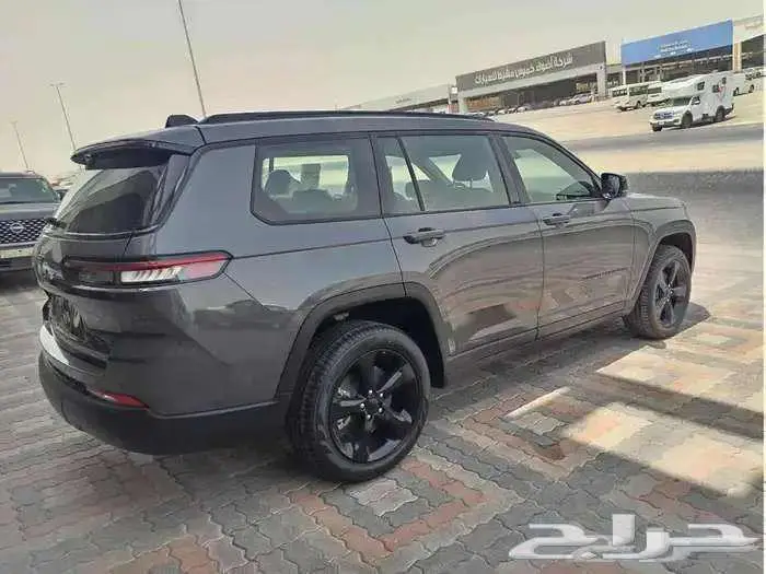 جيب قراند شروكي 2023 محرك 3.6 التيتيود ضمان الوكيل 5