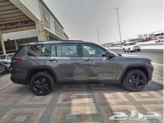 جيب قراند شروكي 2023 محرك 3.6 التيتيود ضمان الوكيل 1