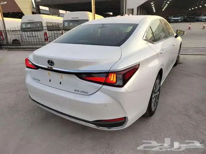 لكزس ES250 AA بنزين 2025 كاش واقساط 3