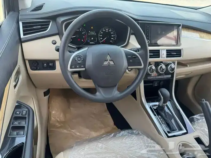 متسوبيشي اكسبندر 2025 8
