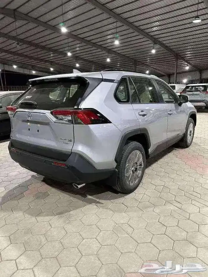 تويوتا راف فور XLE بنزين 2025 4