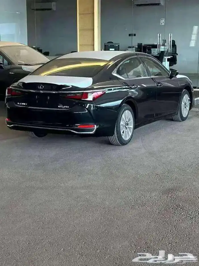لكزس ES 250 فئه AA موديل 2025 متوفر لدى الحسن 2