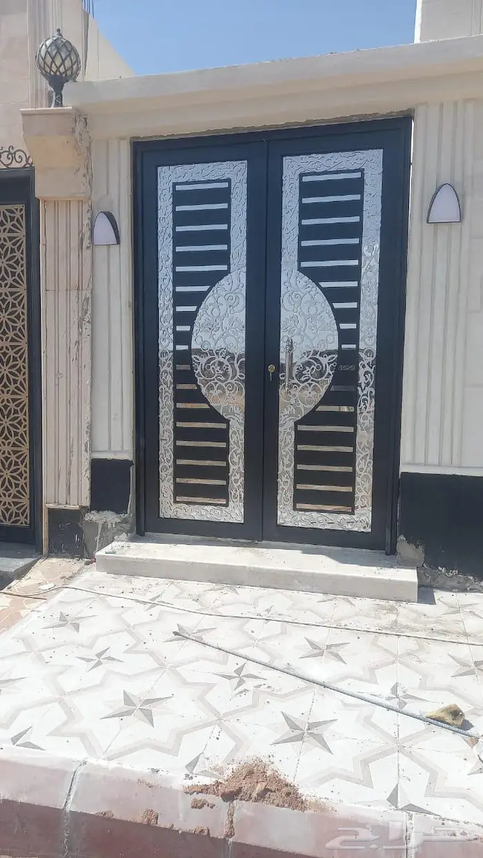حداد ابواب وشبابيك تنفيذ وتصميم جميع انواع الحداده 0