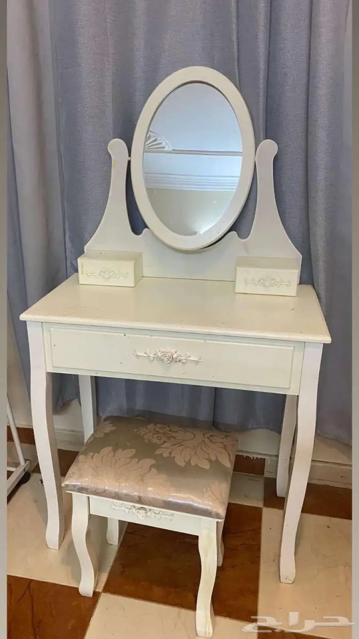 تسريحه مع كرسيها 0